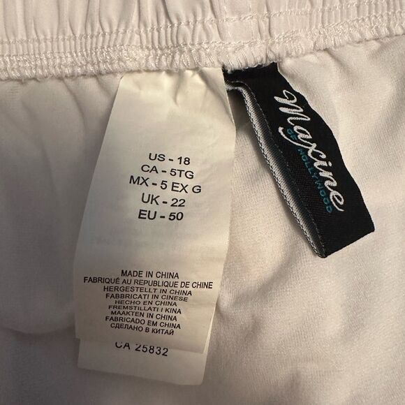 White Cargo Shorts with Relaxed Fit and Belt Loops - Picture 6 of 7